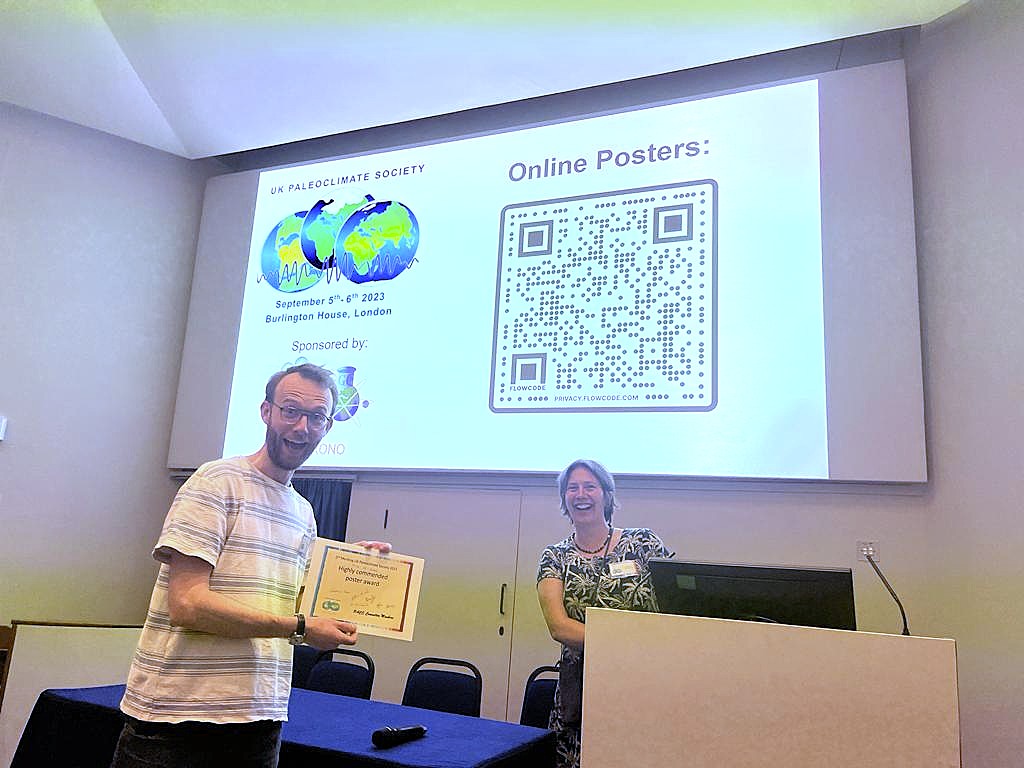 Friso receiving a prize at PACS2023