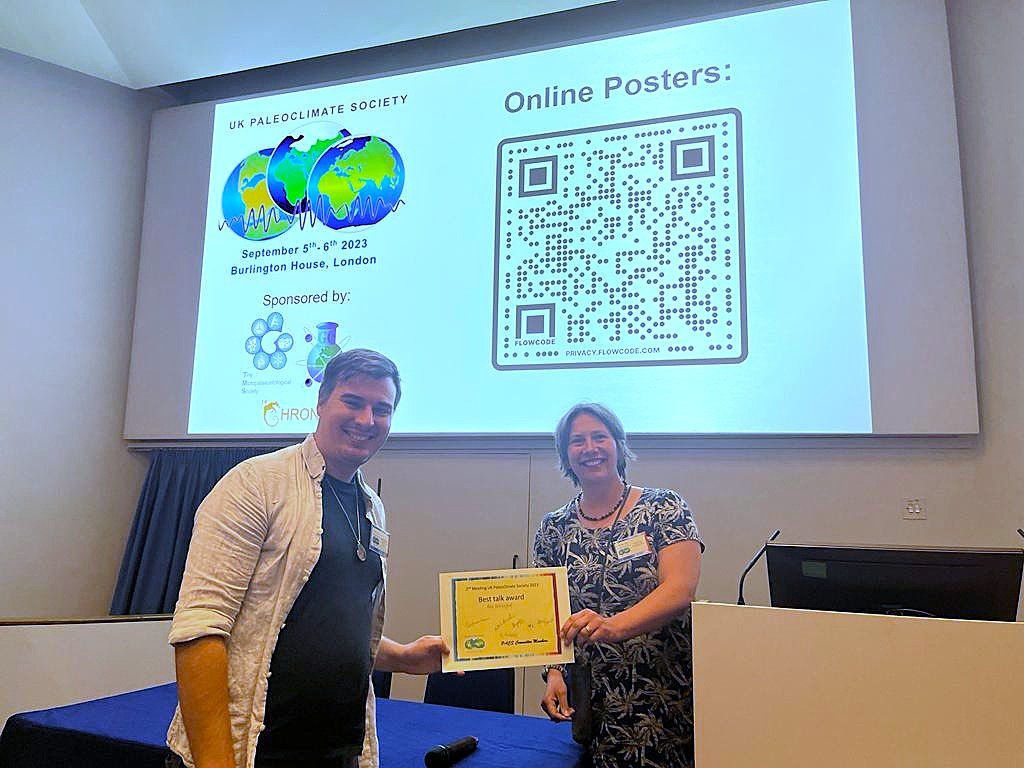 Ross receiving the best talk prize at PACS2023